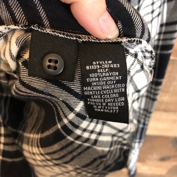 Sanctuary‎ top - Picture 6 of 9